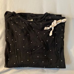 Black and white dotted t-shirt with long sleeves